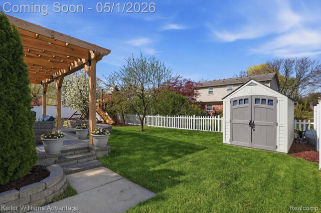 16601 Golfview Street, Livonia, MI 48154