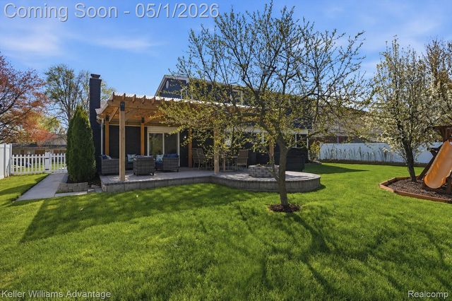 16601 Golfview Street, Livonia, MI 48154