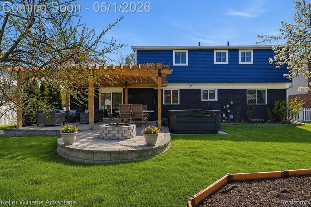 16601 Golfview Street, Livonia, MI 48154