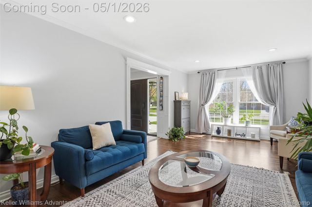 16601 Golfview Street, Livonia, MI 48154