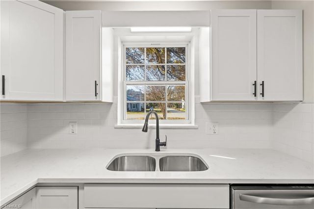 409 S Fayetteville Street, Liberty, NC 27298