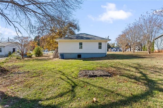 409 S Fayetteville Street, Liberty, NC 27298