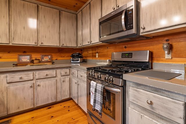 659 Kells Ridge Drive, Ellijay, GA 30540