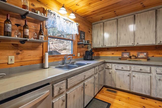 659 Kells Ridge Drive, Ellijay, GA 30540