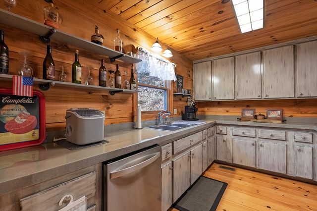 659 Kells Ridge Drive, Ellijay, GA 30540