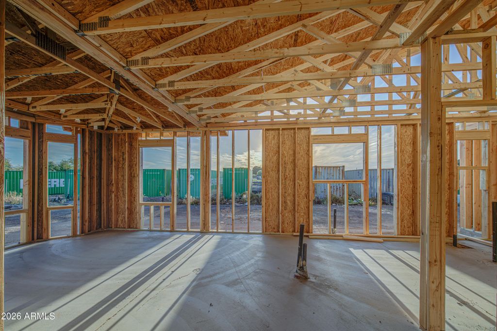 Image 10 of property listing at 10931 W LOWER BUCKEYE Road, Tolleson, AZ 85353