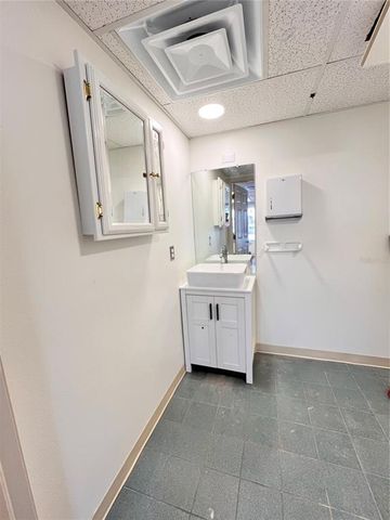 2520 US HIGHWAY 19, Holiday, FL 34691