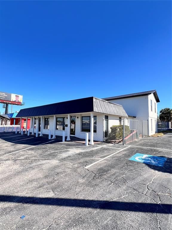2520 US HIGHWAY 19, Holiday, FL 34691