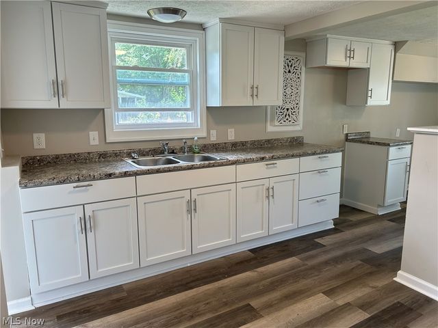 1040 Windermere Drive, Willoughby, OH 44094