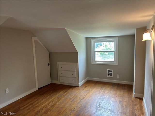 1040 Windermere Drive, Willoughby, OH 44094