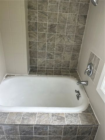 1040 Windermere Drive, Willoughby, OH 44094