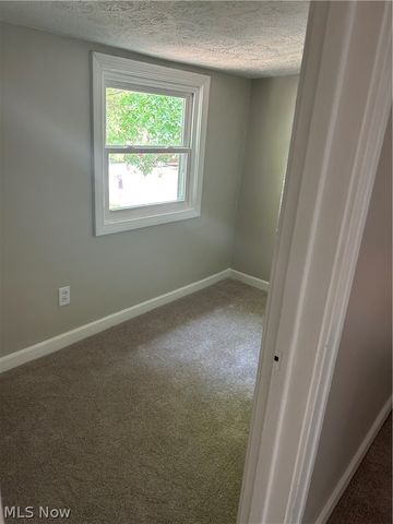 1040 Windermere Drive, Willoughby, OH 44094