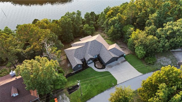 24 Acapulco Drive, Rogers, AR 72756