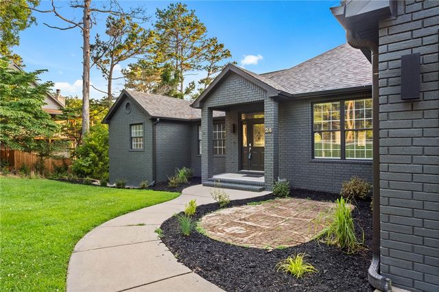 24 Acapulco Drive, Rogers, AR 72756