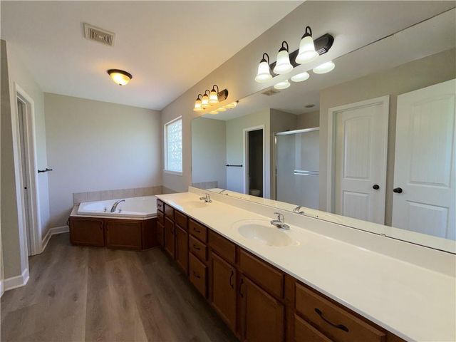 5101 NW 93rd Street, Kansas City, MO 64154