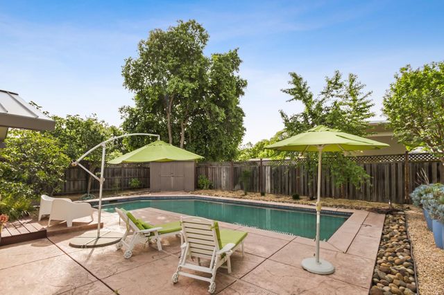 436 Scripps Dr, Davis, CA 95616