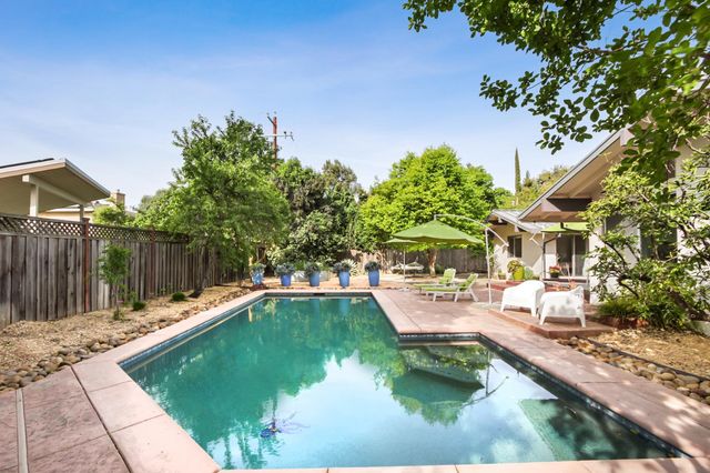 436 Scripps Dr, Davis, CA 95616