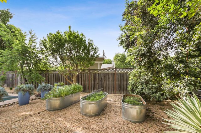 436 Scripps Dr, Davis, CA 95616