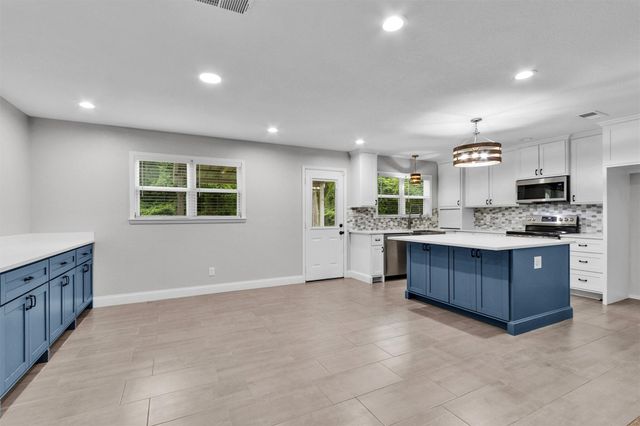 115 Red Oak Lane, Conroe, TX 77304