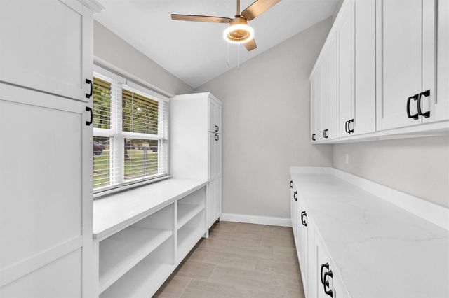 115 Red Oak Lane, Conroe, TX 77304