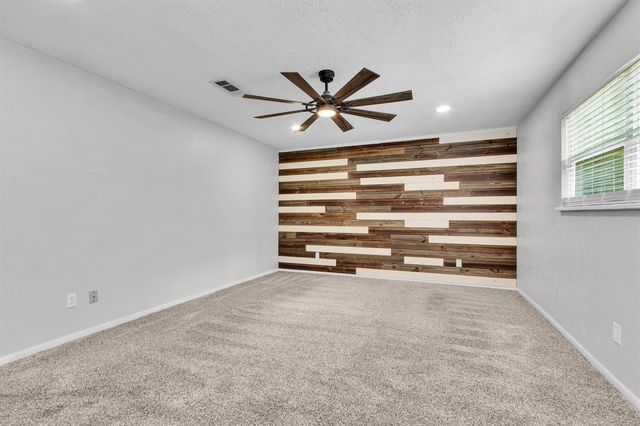 115 Red Oak Lane, Conroe, TX 77304