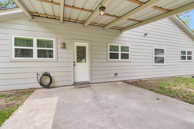 115 Red Oak Lane, Conroe, TX 77304