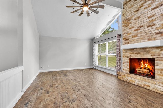115 Red Oak Lane, Conroe, TX 77304