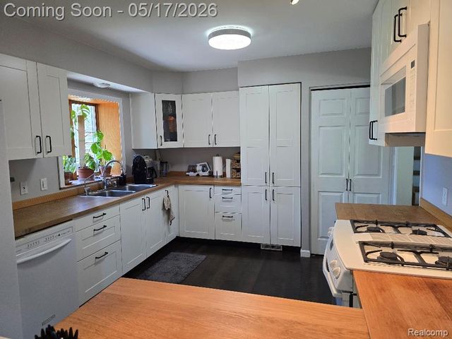 5523 Jerome Lane, Grand Blanc Charter Township, MI 48439