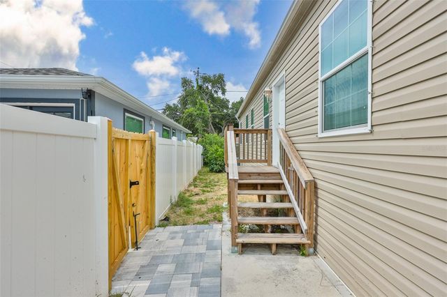 1169 8TH AVENUE NE, Largo, FL 33770