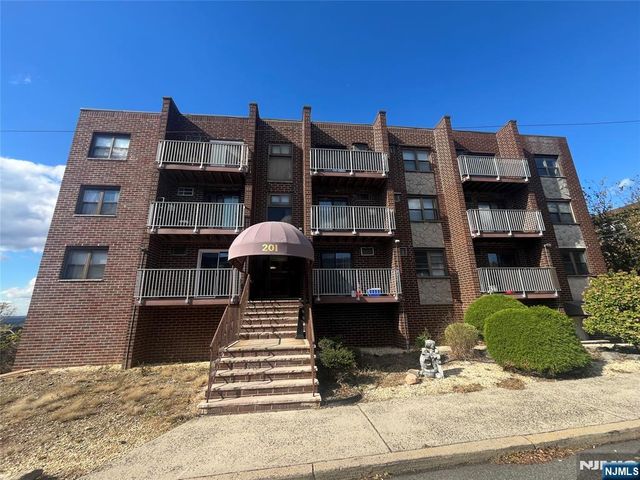 201 12th Street 6, Palisades Park, NJ 07650