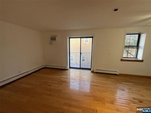 201 12th Street 6, Palisades Park, NJ 07650