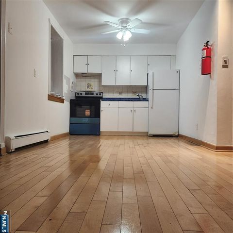 201 12th Street 6, Palisades Park, NJ 07650