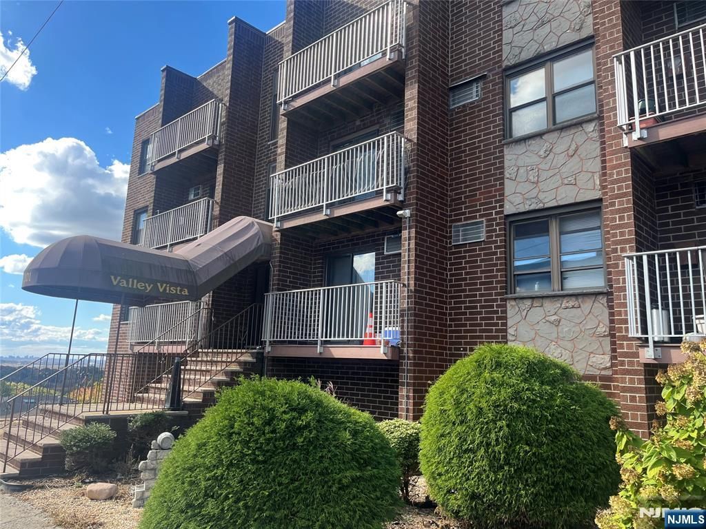 201 12th Street 6, Palisades Park, NJ 07650