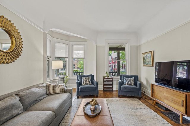 2710 N Hackett AVENUE, Milwaukee, WI 53211