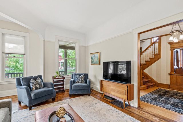 2710 N Hackett AVENUE, Milwaukee, WI 53211