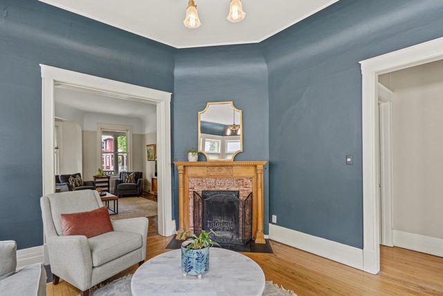 2710 N Hackett AVENUE, Milwaukee, WI 53211