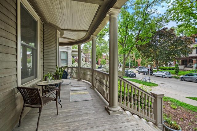 2710 N Hackett AVENUE, Milwaukee, WI 53211