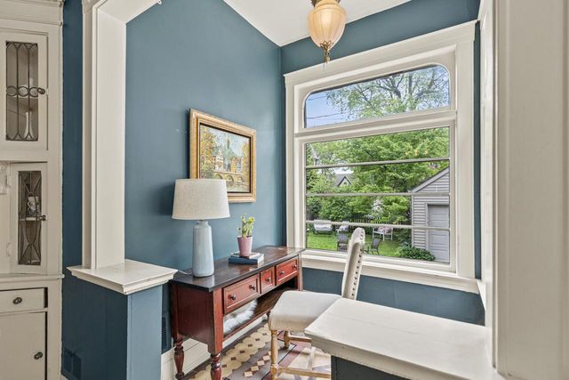 2710 N Hackett AVENUE, Milwaukee, WI 53211