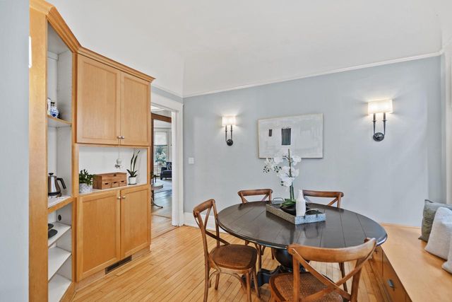 2710 N Hackett AVENUE, Milwaukee, WI 53211