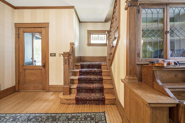 2710 N Hackett AVENUE, Milwaukee, WI 53211