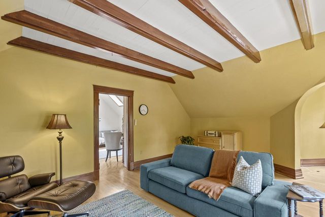 2710 N Hackett AVENUE, Milwaukee, WI 53211