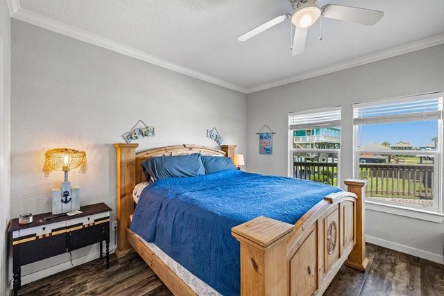 853 Wommack, Crystal Beach, TX 77650