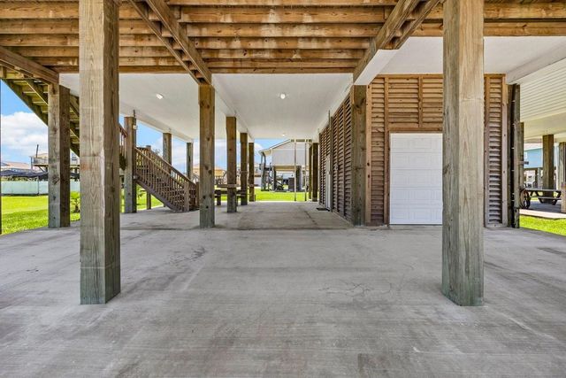 853 Wommack, Crystal Beach, TX 77650
