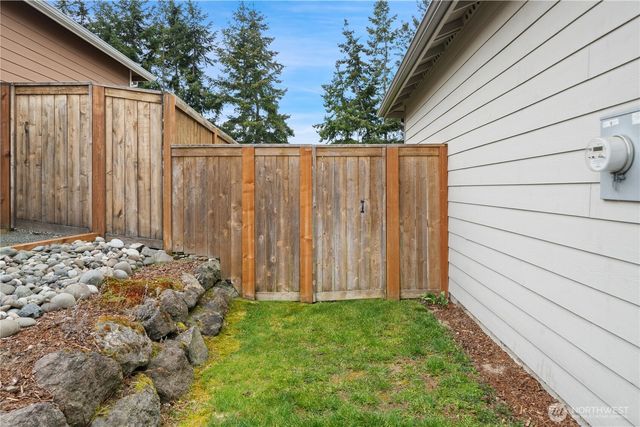 200 Blue Glacier Loop, Sequim, WA 98382
