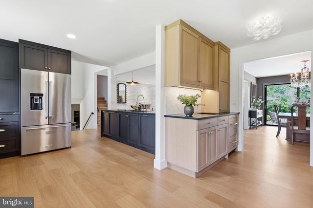 33 WOODHILL RD, Newtown, PA 18940