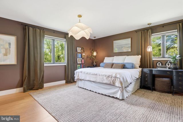 33 WOODHILL RD, Newtown, PA 18940