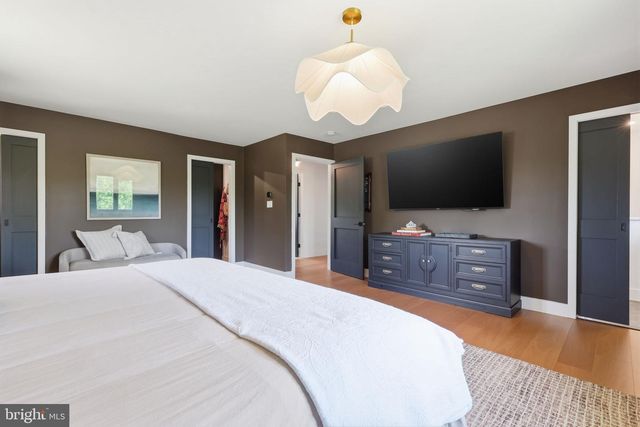 33 WOODHILL RD, Newtown, PA 18940