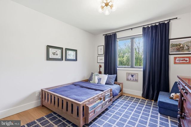 33 WOODHILL RD, Newtown, PA 18940