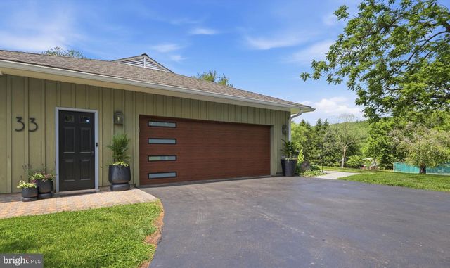 33 WOODHILL RD, Newtown, PA 18940