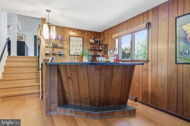 33 WOODHILL RD, Newtown, PA 18940